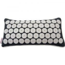 Flowee Spijkermat Kussen – Grijs-Wit